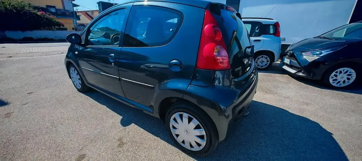 Usata Peugeot 107 68 CV (50 kW) 2009 Blu Utilitaria