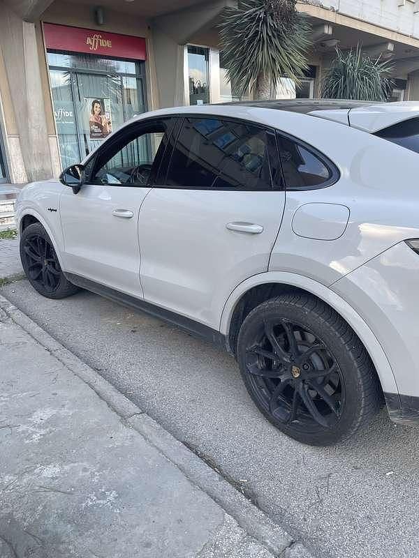 Usata Porsche Cayenne Coupe 340 CV (250 kW) 2020 Beige Coupé
