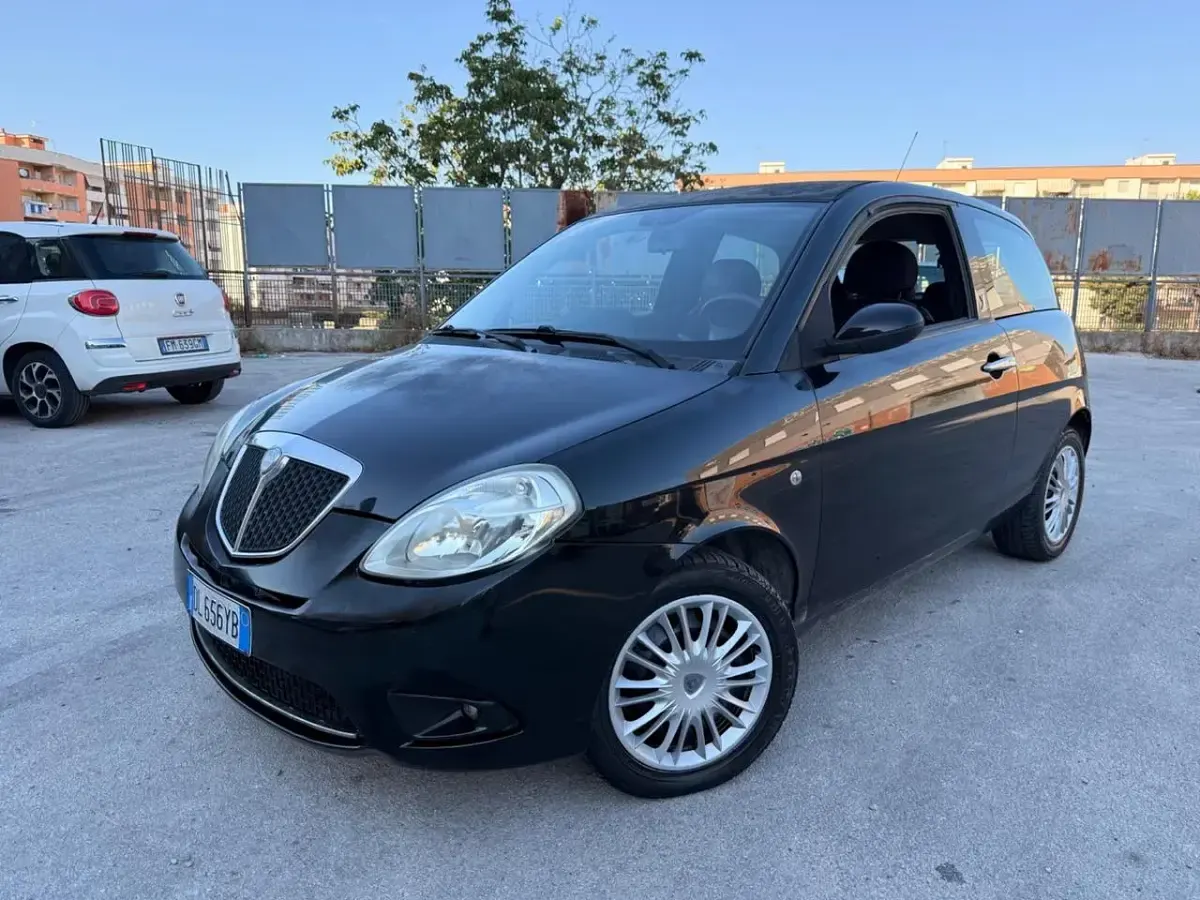 Usata Lancia Ypsilon 75 CV (55 kW) 2009 Nero Utilitaria