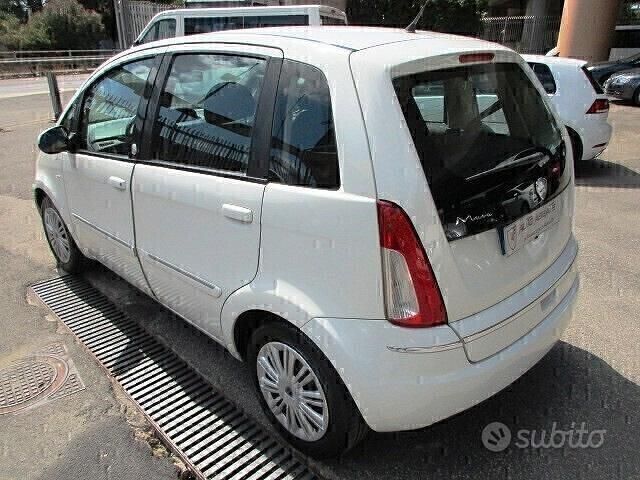 Usata Lancia Musa 78 CV (57 kW) 2010 Bianco pastello Monovolume