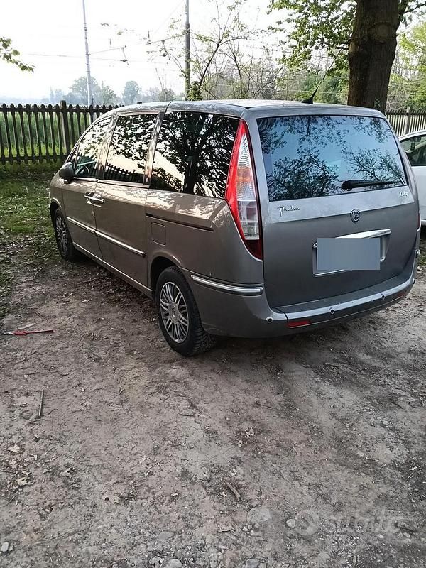 Usata Lancia Phedra 170 CV (125 kW) 2009 Giallo Monovolume