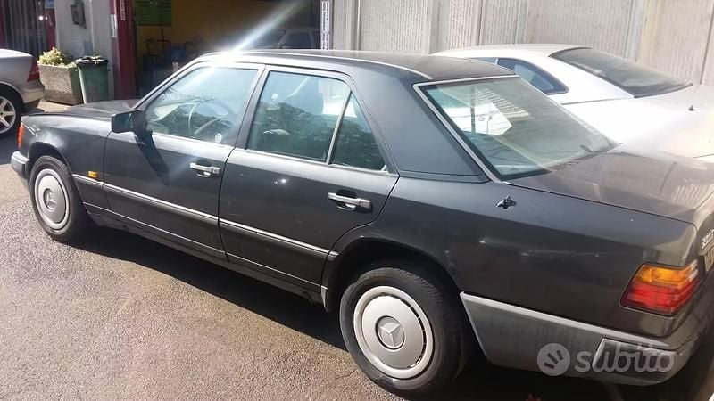 Usata Mercedes 190 105 CV (77 kW) 1988 Grigio Berlina