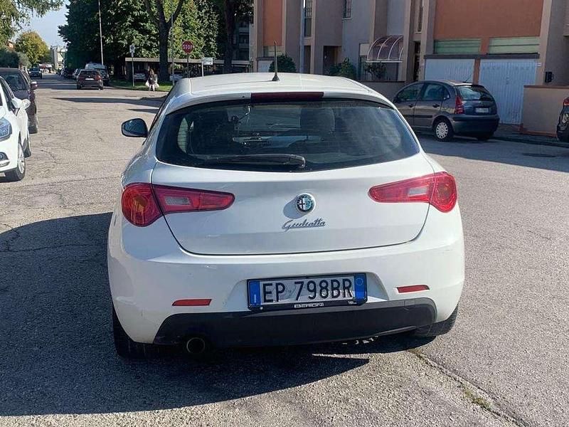 Usata Alfa Romeo Giulietta Exclusive 105 CV (77 kW) 2012 Bianco Berlina