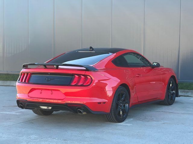 Usata Ford Mustang Fastback 317 CV (233 kW) 2020 Rosso pastello Coupé