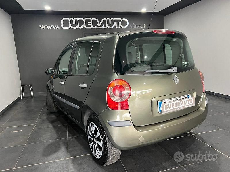 Usata Renault Modus 65 CV (47 kW) 2006 Verde(met.) Monovolume