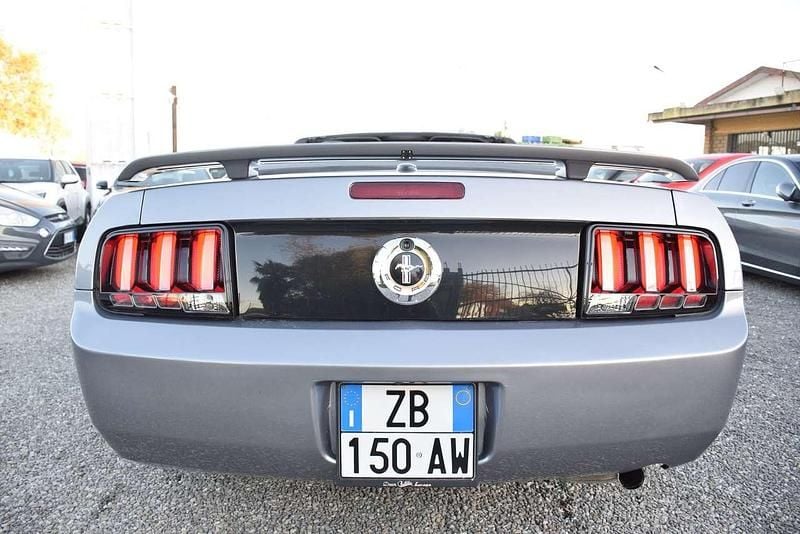 Usata Ford Mustang GT 213 CV (156 kW) 2007 Grigio Cabrio
