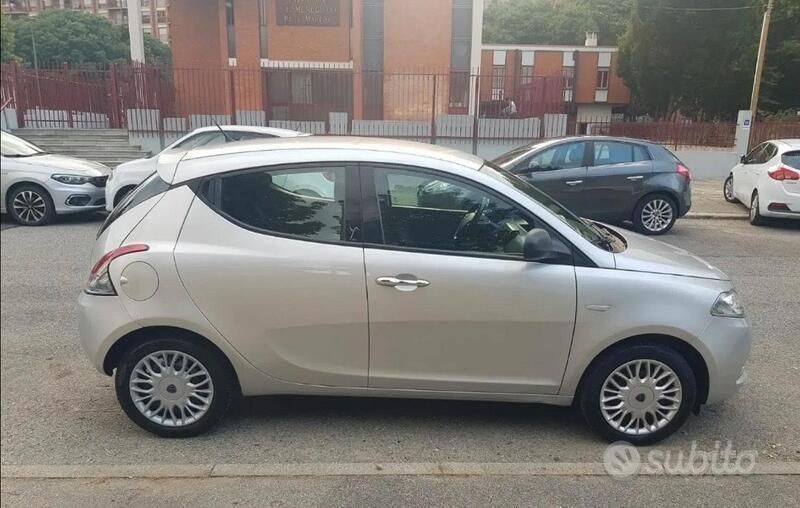 Usata Lancia Ypsilon 69 CV (50 kW) 2017 Grigio Utilitaria