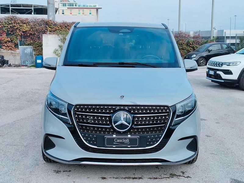 Usata Mercedes V250 Avantgarde 190 CV (139 kW) 2024 Grigio Monovolume