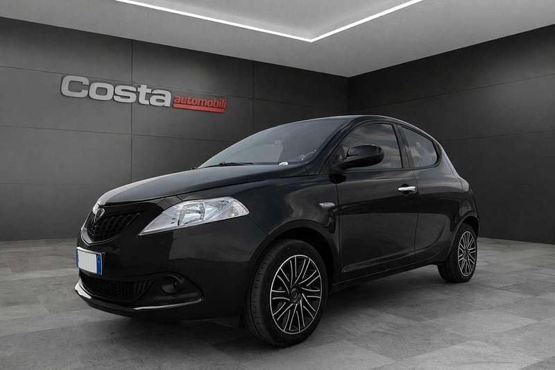 Usata Lancia Ypsilon Silver 69 CV (50 kW) 2023 Nero Utilitaria