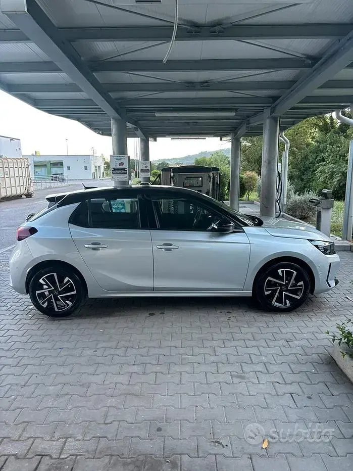 Usata Opel Corsa GS Line 75 CV (55 kW) 2024 Grigio Utilitaria