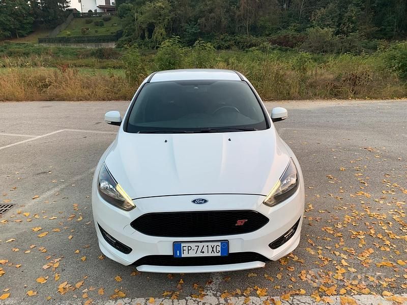 Bianco Usata 2018 Ford Focus ST-Line Berlina | 11.000 € (Super prezzo) - Immagine 1/4