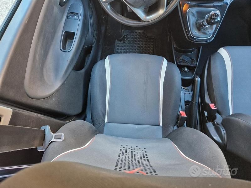 Usata Lancia Ypsilon 69 CV (50 kW) 2015 Grigio Utilitaria