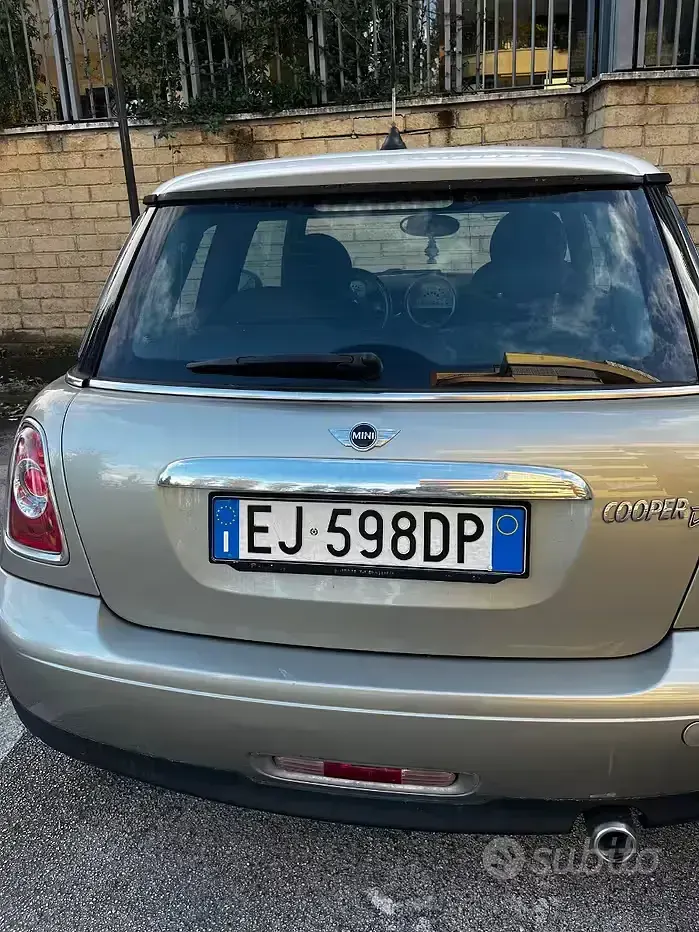 Usata Mini Cooper D 112 CV (82 kW) 2011 Oro Utilitaria