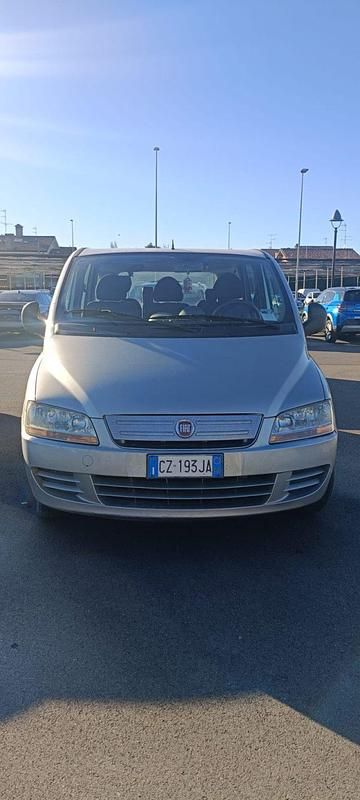 Usata Fiat Multipla Dynamic 103 CV (75 kW) 2005 Grigio Monovolume