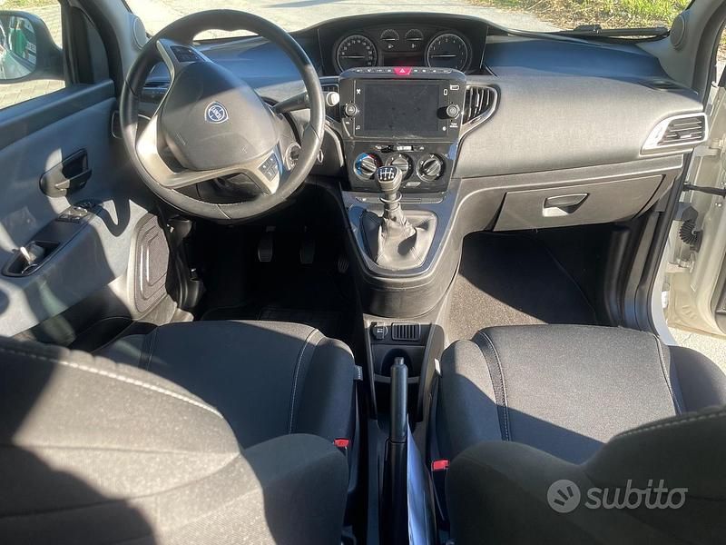 Usata Lancia Ypsilon Gold 69 CV (50 kW) 2022 Bianco Utilitaria