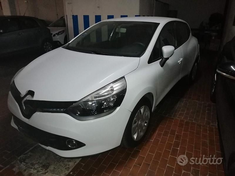 Bianco Usata 2013 Renault Clio IV Due volumi | 6000 € (Buon prezzo) - Immagine 1/4