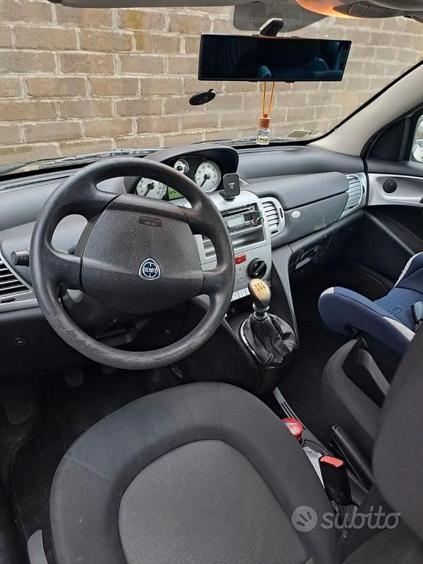 Usata Lancia Ypsilon 69 CV (50 kW) 2012 Bianco Utilitaria