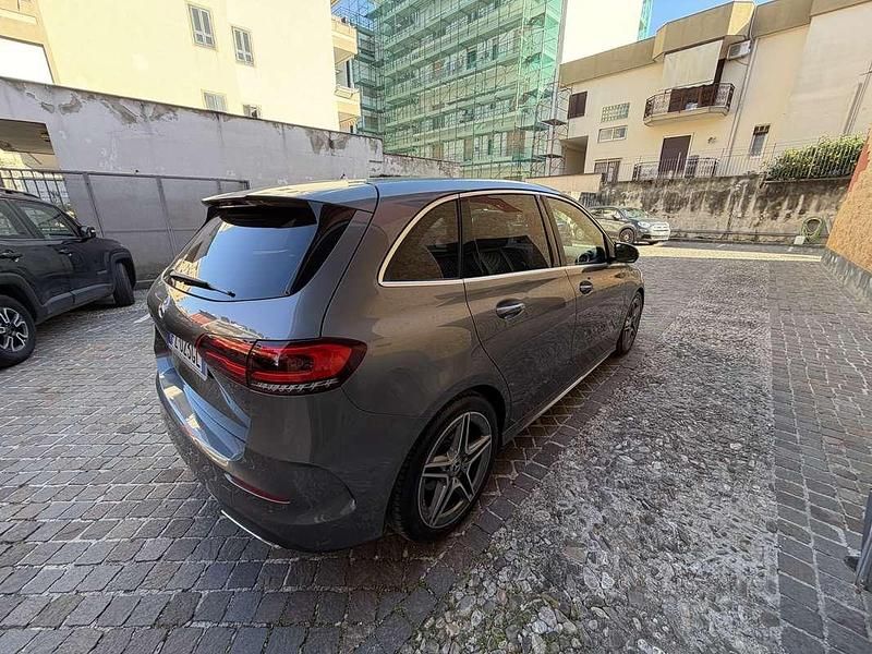 Begagnad Mercedes B200 Premium 150 HK (110 kW) 2020 Minibuss