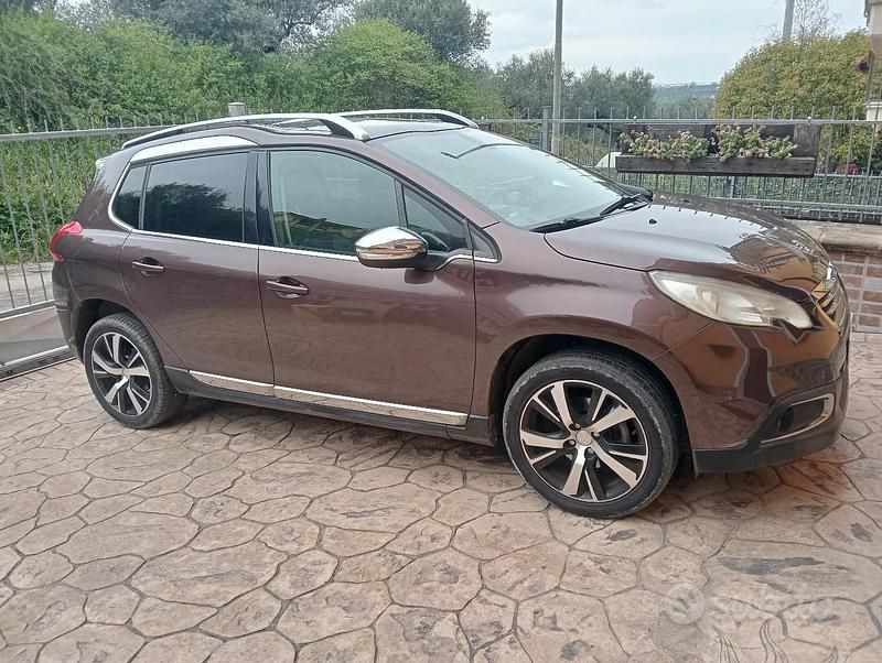 Usata Peugeot 2008 Allure 115 CV (84 kW) 2014 Marrone SUV