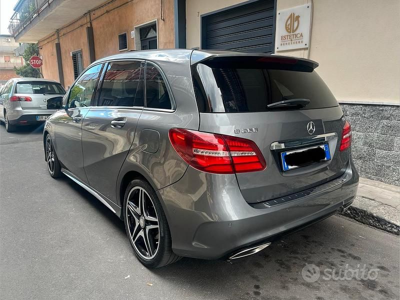 Usata Mercedes B200 2015 Grigio Monovolume
