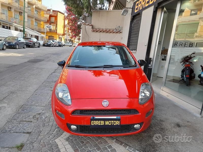 Rosso Usata 2014 Fiat Punto Lounge Due volumi | 3990 € (Ottimo prezzo) - Immagine 1/3