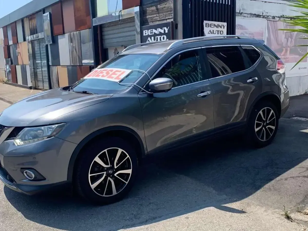 Usata Nissan X-Trail Tekna 131 CV (96 kW) 2017 Grigio chiaro SUV