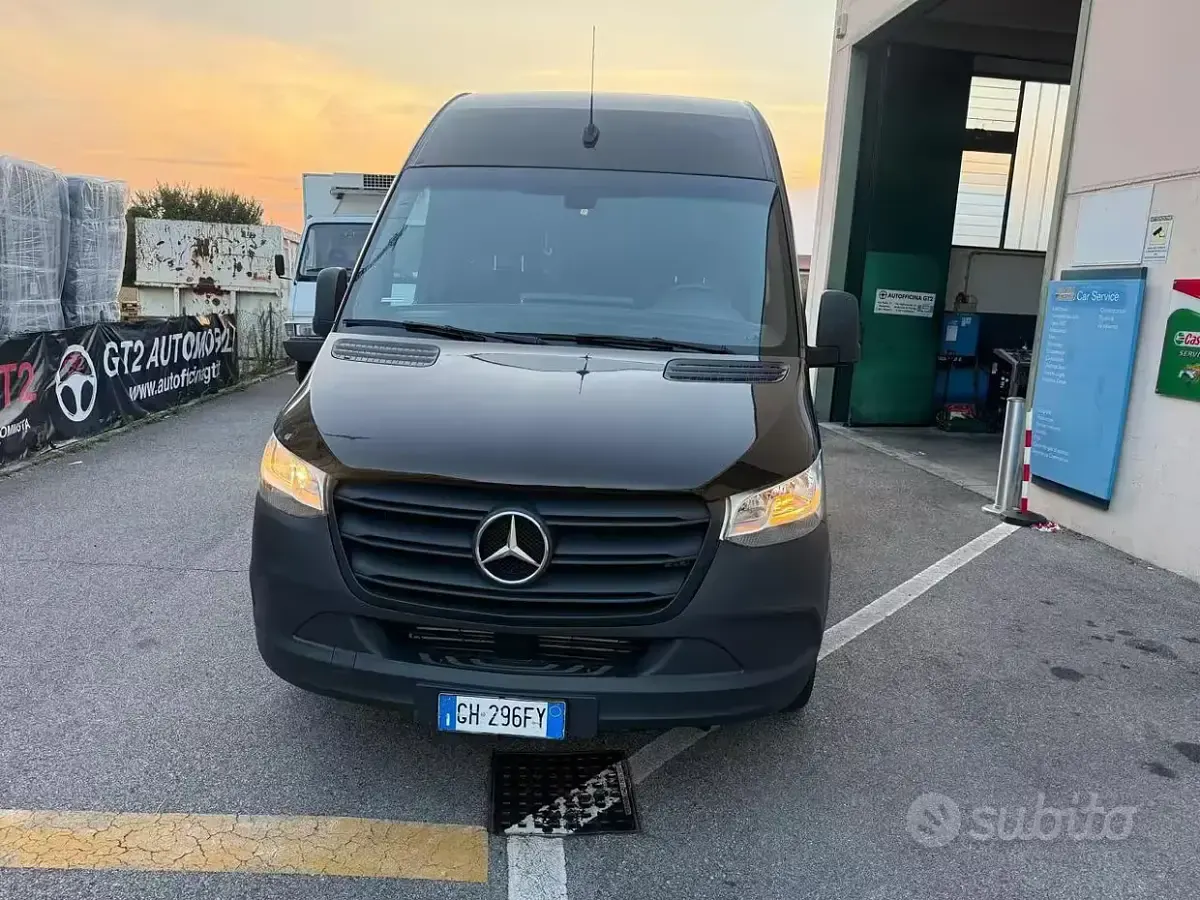 Usata Mercedes Sprinter 114 CV (83 kW) 2021 Marrone Furgone