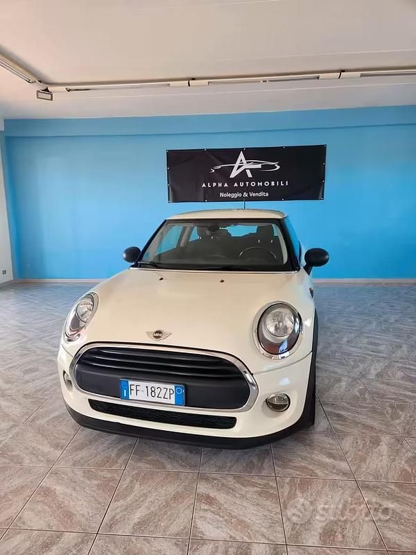 Usata Mini One D Hype 116 CV (85 kW) 2017 Beige Utilitaria