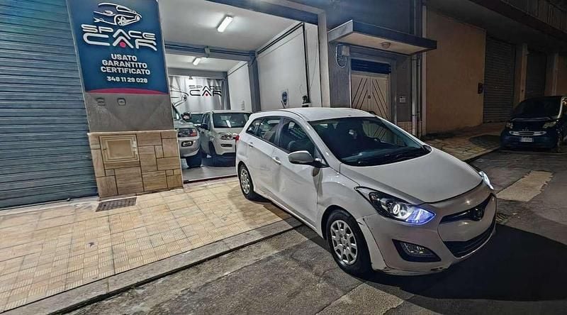 Usata Hyundai i30 Comfort 110 CV (80 kW) 2013 Bianco Station wagon