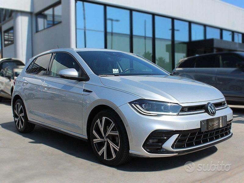 Usata VW Polo R-line 110 CV (80 kW) 2022 Argento met. Berlina