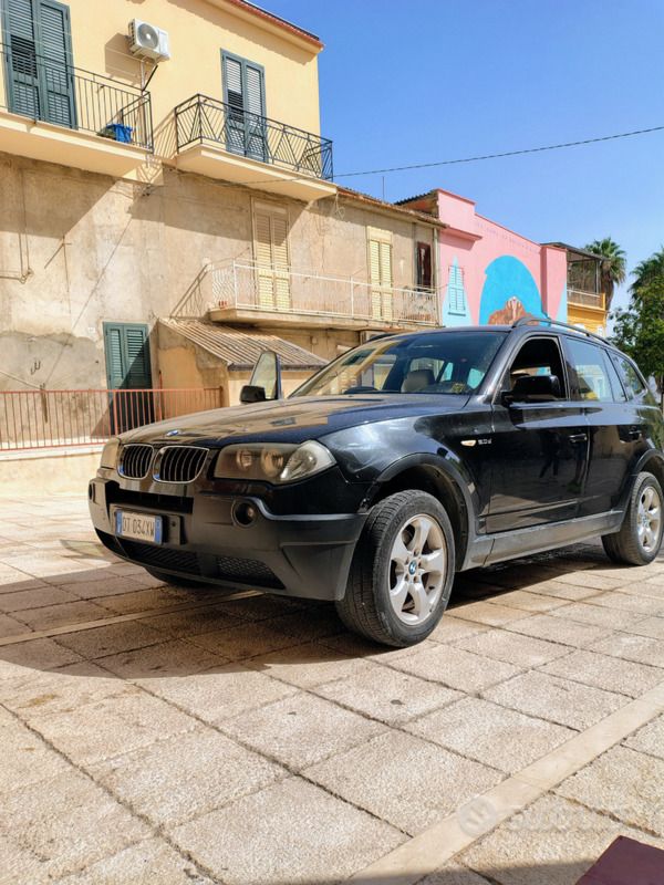 Nero Usata 2004 BMW X3 SUV | 3900 € (Buon prezzo) - Immagine 1/1