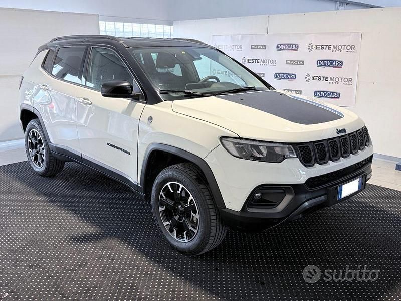 Usata Jeep Compass Trailhawk 240 CV (176 kW) 2023 Bianco metallizzato SUV