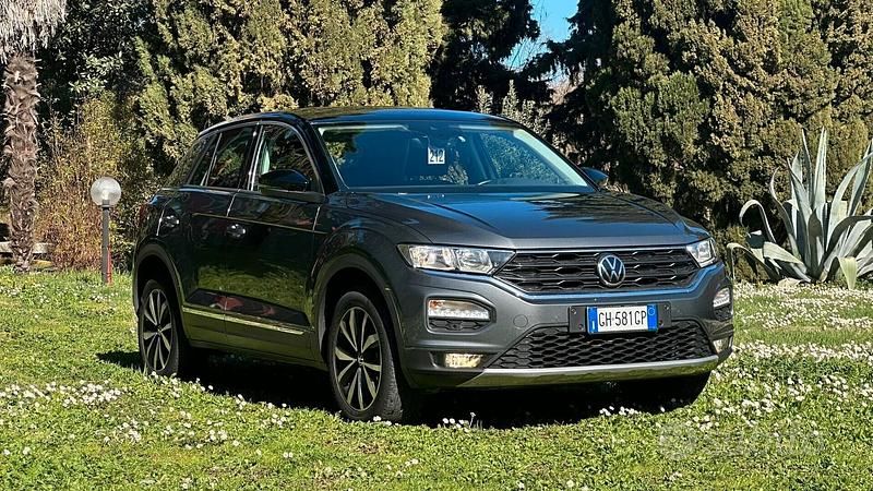 Usata VW T-Roc Business 110 CV (80 kW) 2021 Grigio SUV