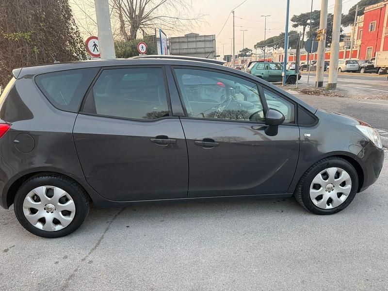 Usata Opel Meriva 95 CV (69 kW) 2013 Grigio Monovolume