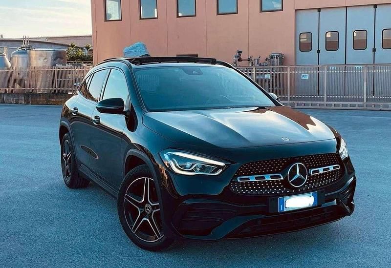 Usata Mercedes GLA200 Premium 150 CV (110 kW) 2023 Nero SUV