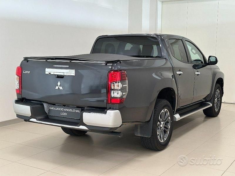 Usata Mitsubishi L200 Select 150 CV (110 kW) 2022 Grigio Pick-up
