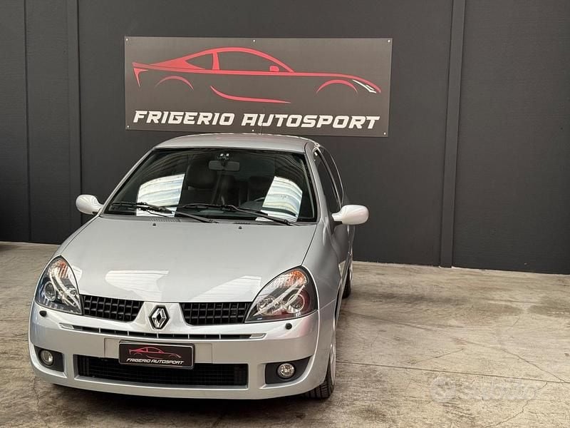 Usata Renault Clio II 172 CV (126 kW) 2003 Grigio Berlina