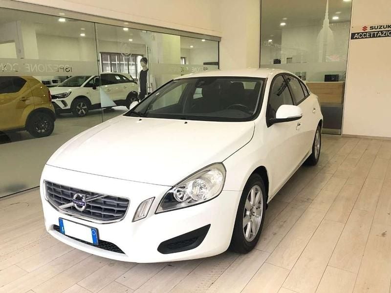Bianco Usata 2012 Volvo S60 Business Edition Tre volumi | 8900 € (Buon prezzo) - Immagine 1/4