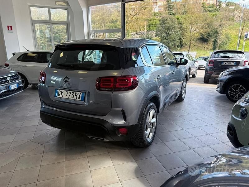 Usado Citroën C5 Feel 131 CV (96 kW) 2022 Gris Familiar
