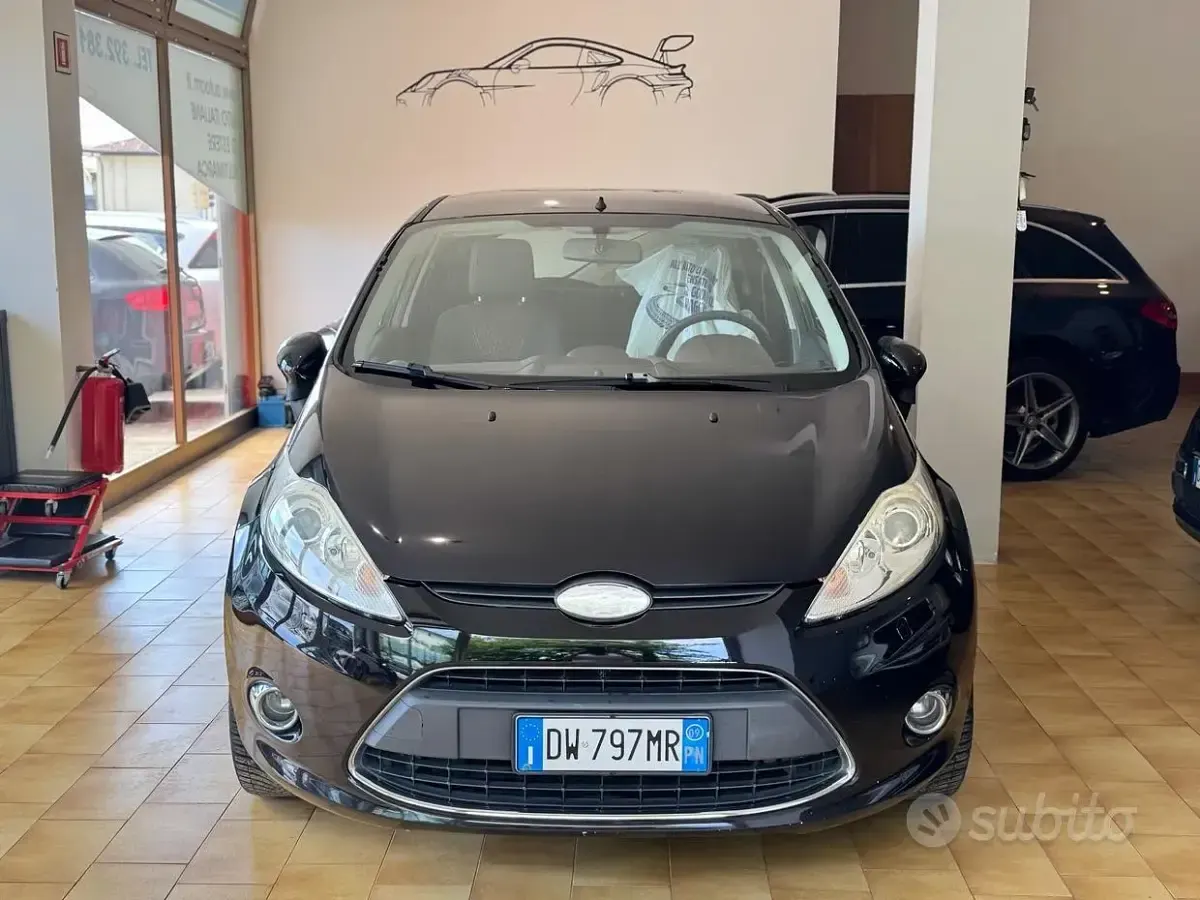 Usata Ford Fiesta Titanium 68 CV (50 kW) 2009 Nero Berlina