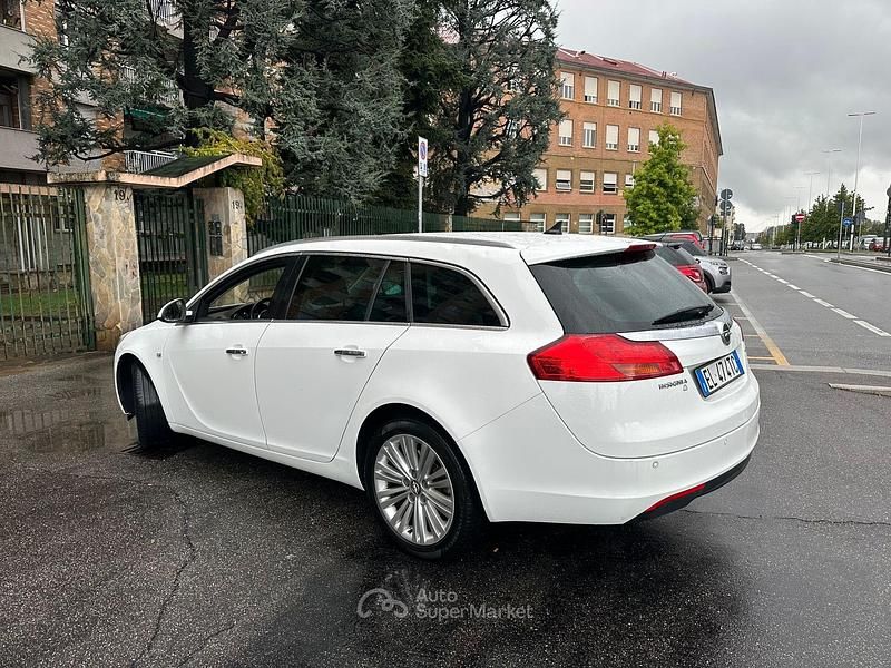 Usata Opel Insignia 160 CV (117 kW) 2012 Bianco Station wagon