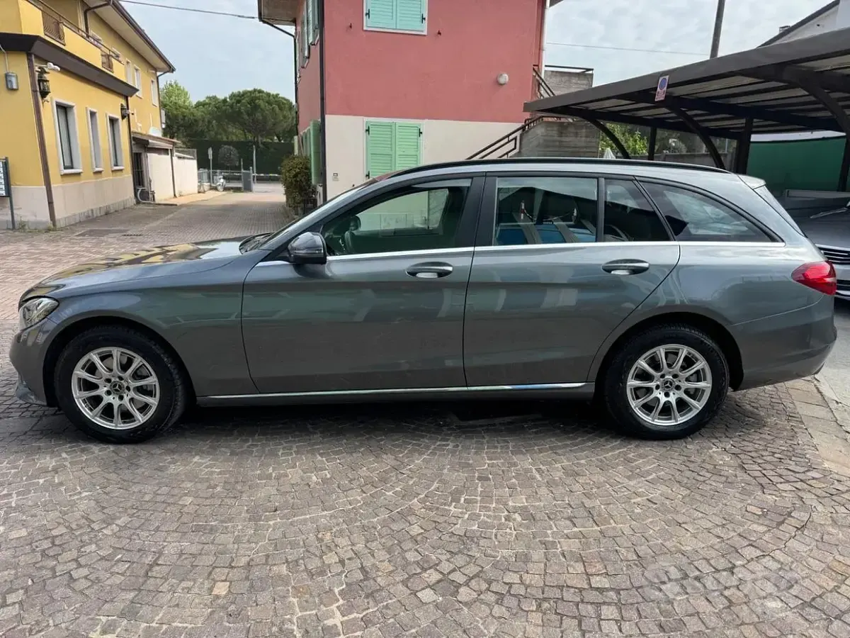 Usata Mercedes C220 Business 194 CV (142 kW) 2019 Grigio Station wagon
