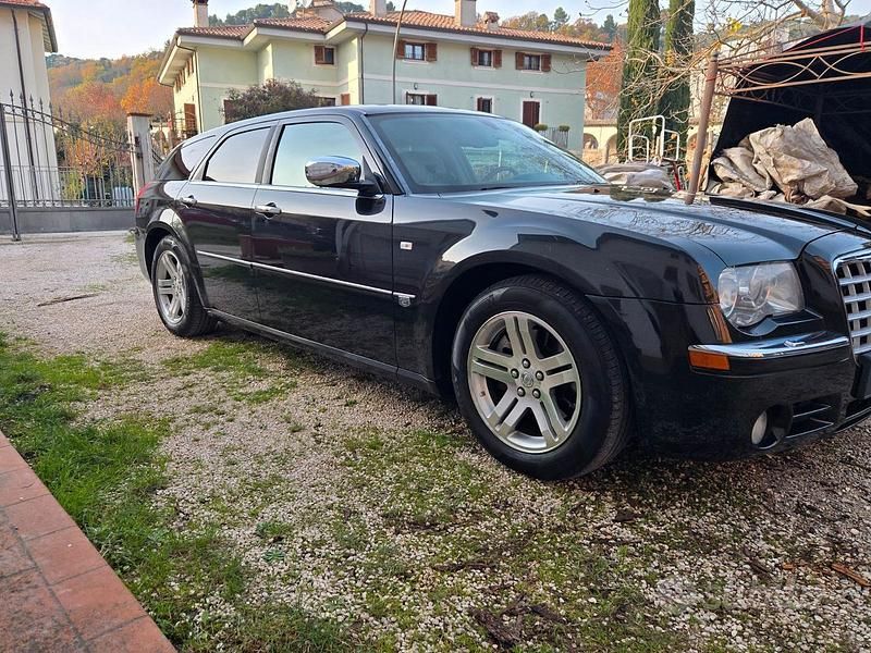 Usata Chrysler 300C 218 CV (160 kW) 2005 Nero Station wagon