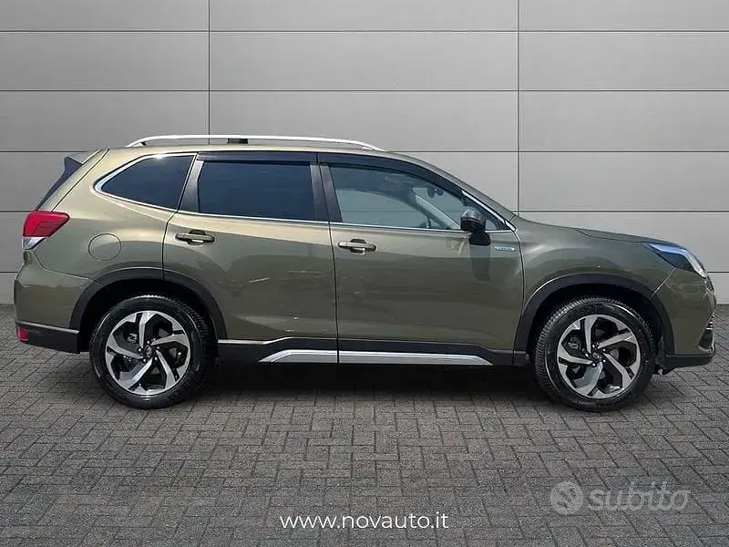 Usata Subaru Forester Premium 150 CV (110 kW) 2023 Verde SUV