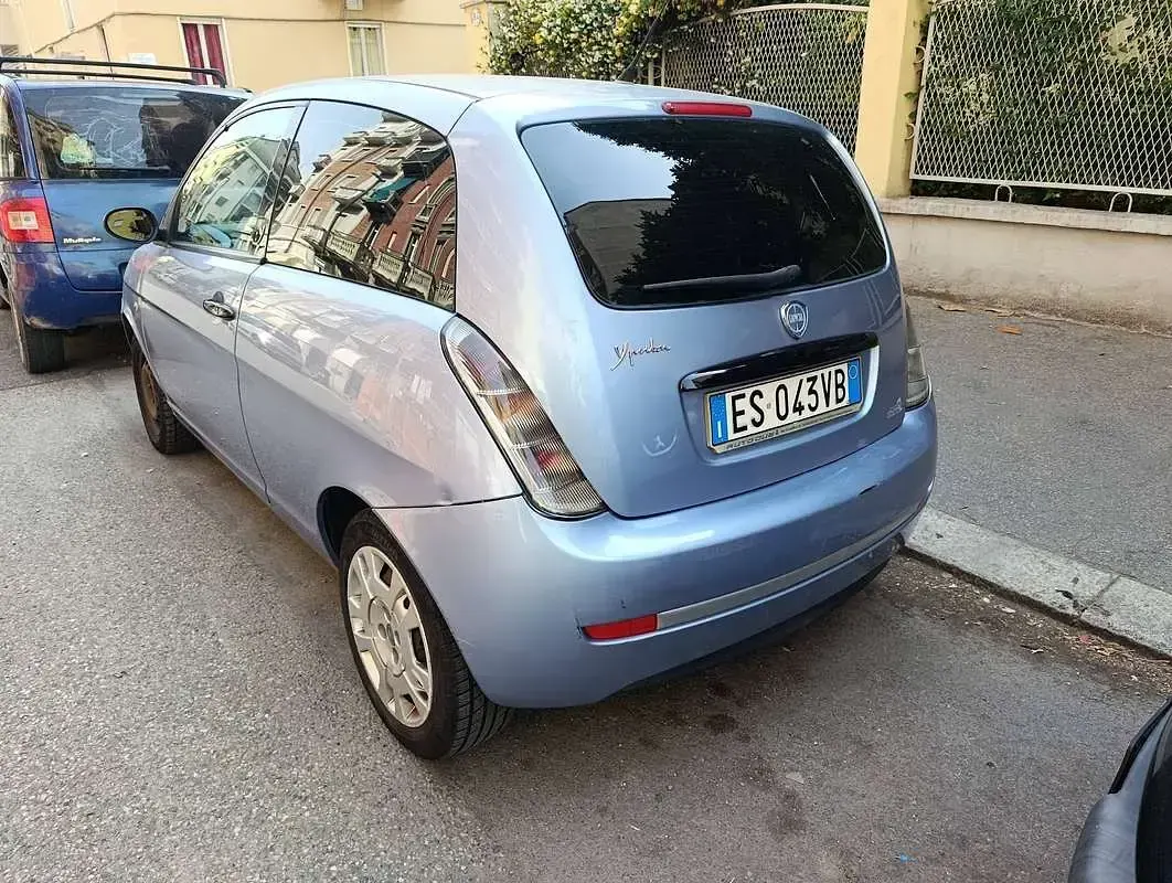 Usata Lancia Ypsilon 60 CV (44 kW) 2009 Argento Utilitaria
