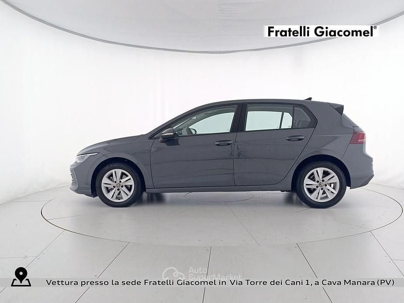 Usata VW Golf VIII Life 116 CV (85 kW) 2025 Dolphin grey metallizzato Berlina