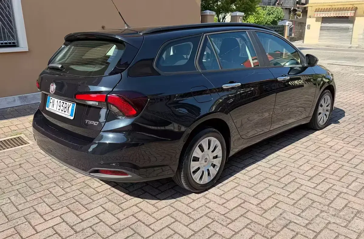 Usata Fiat Tipo 120 CV (88 kW) 2018 Nero Station wagon