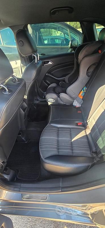 Usata Mercedes B200 136 CV (100 kW) 2012 Grigio Monovolume