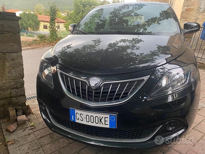 Usata Lancia Ypsilon 69 CV (50 kW) 2024 Nero Utilitaria