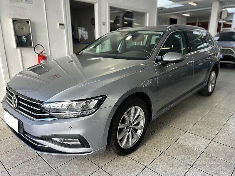 Usata VW Passat Business 150 CV (110 kW) 2022 Grigio metallizzato Station wagon